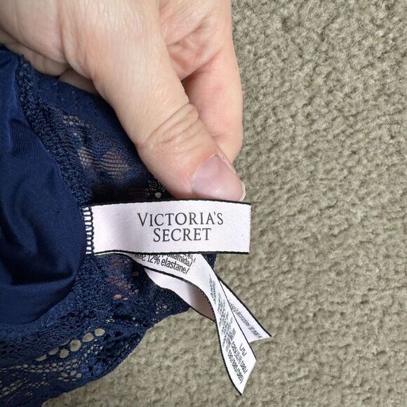 Victoria Secret Bralette Bra Size Large Navy Lace Racerback Lightly Lined V Neck - Picture 6 of 9